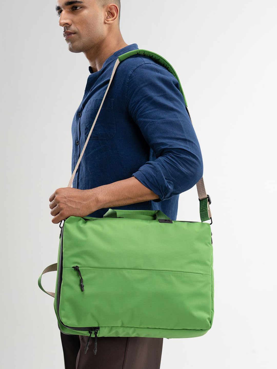 DailyObjects Pivot Briefpack - Seagrass