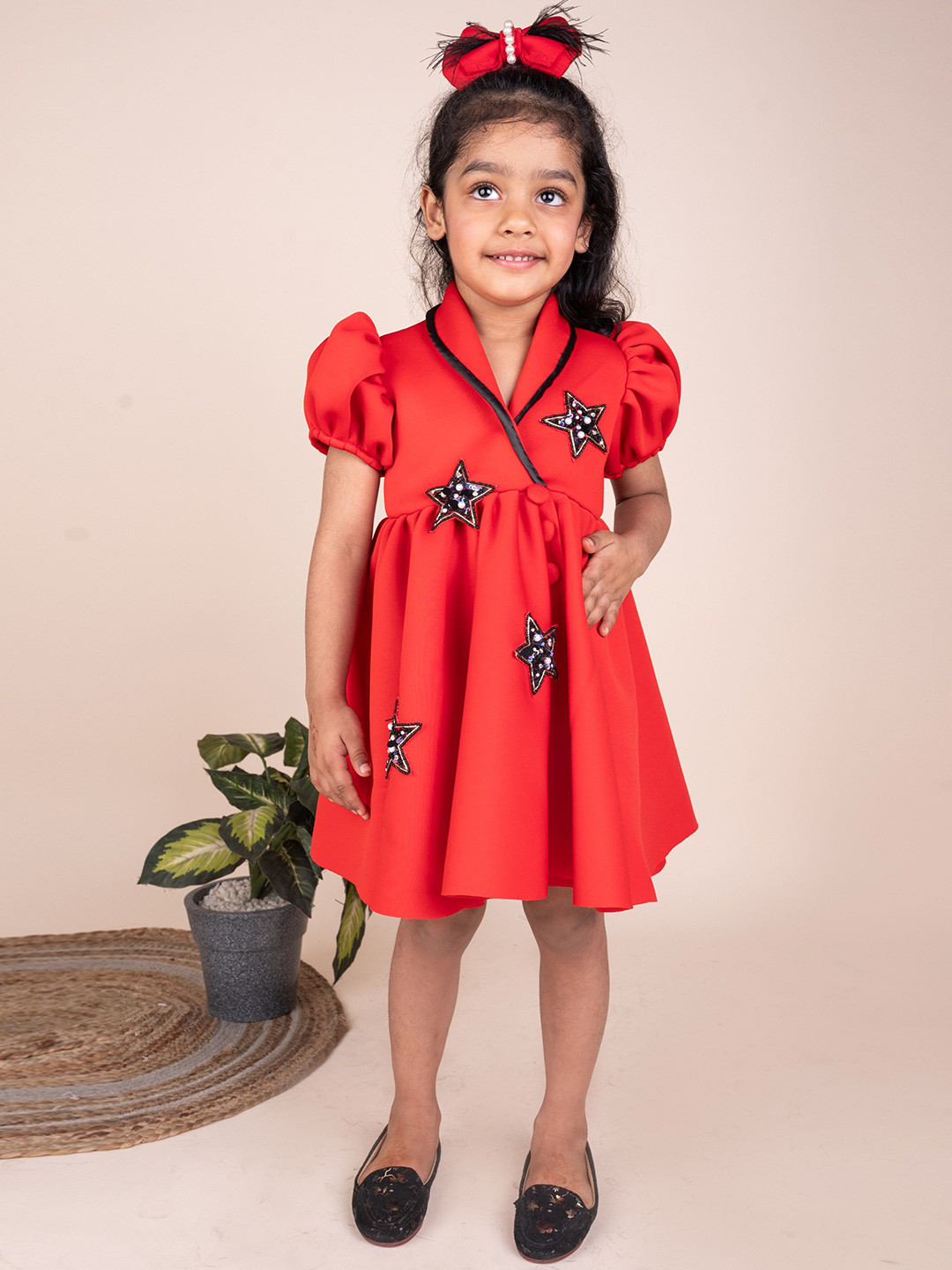 TOPLOVE Girl Applique Stars Self Design Puff Sleeves Scuba Empire Dress With Headgear