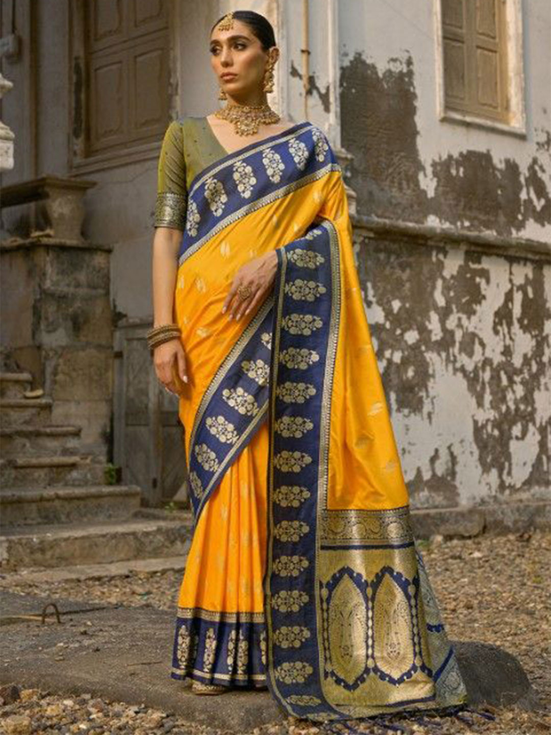 VISHNU WEAVES Ethinic Moftis Floral Woven Design Zari Border Kanchi Silk Saree