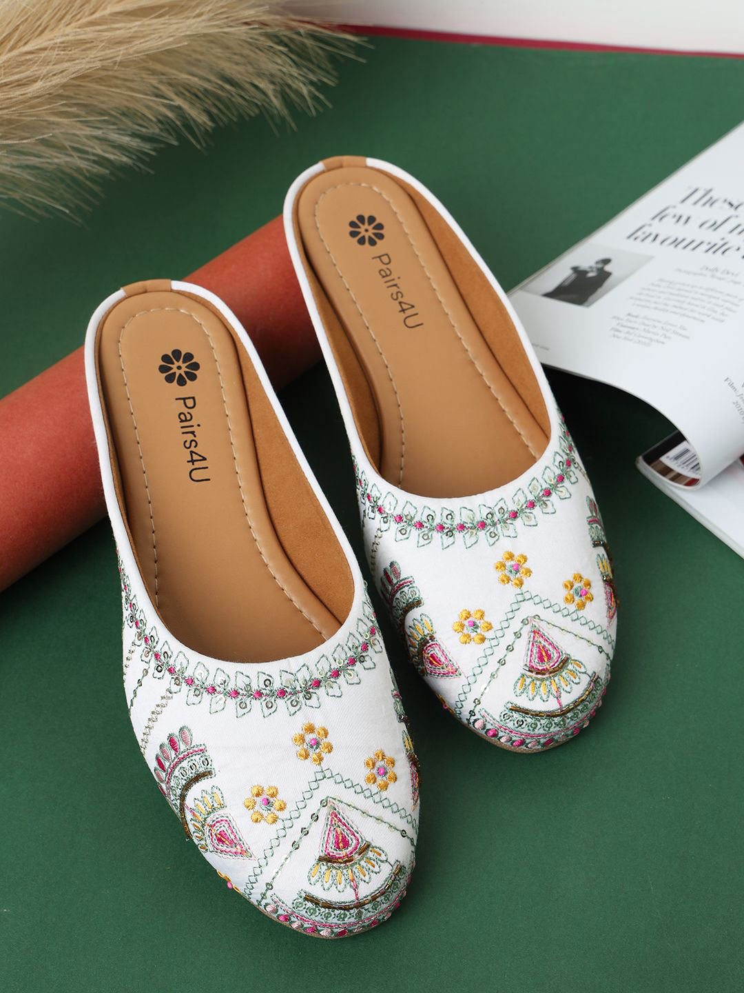 Pairs4U Women Embellished Round Toe Mojaris