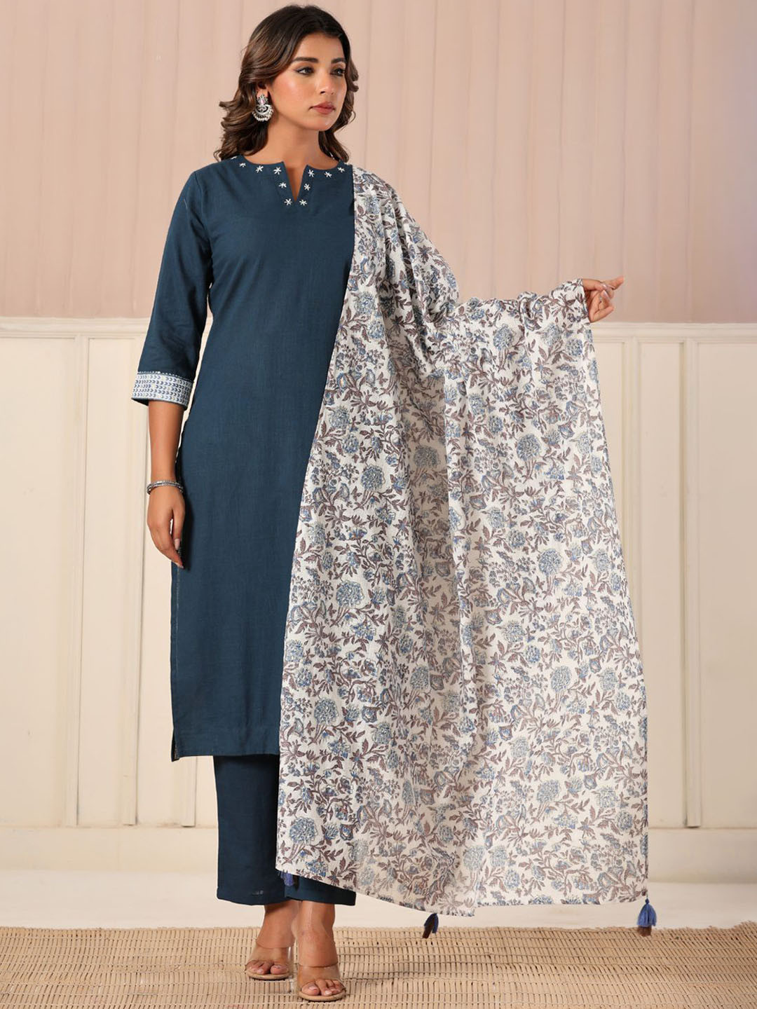 Do Dhaage Pure Cotton Thread Work Notch Neck Straight Kurta With Trousers And Dupatta