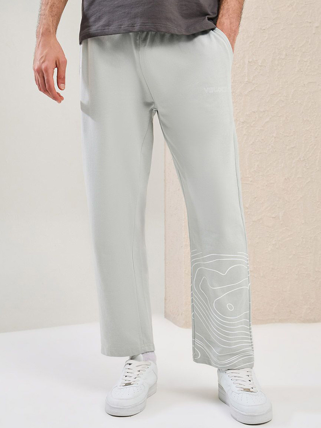 Styli Men Dune Runner Placement Print Relaxed Fit Jogger