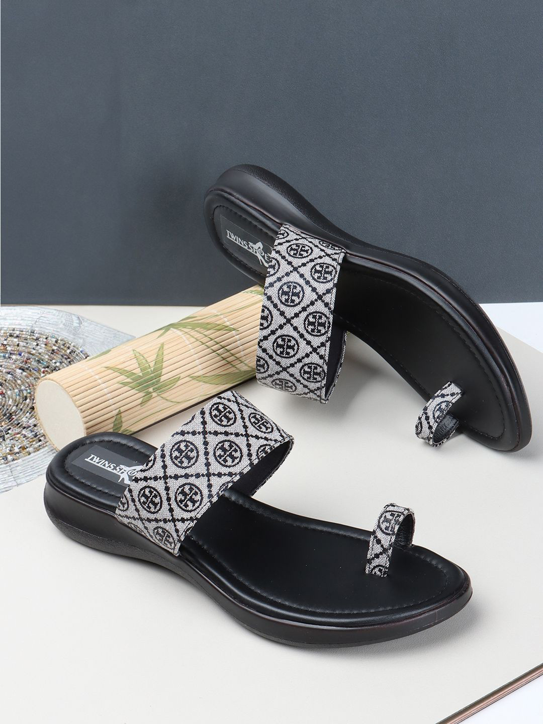 TWINSSHOE Women Printed One Toe Comfort Heel Sandals