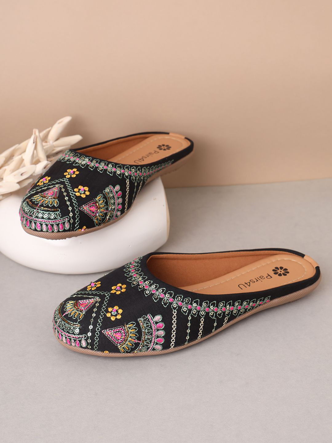 Pairs4U Women Embellished Ethnic Embroidered Mojaris Flats