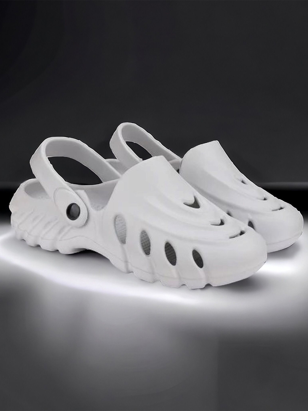DRACKFOOT Men Self Design Clogs