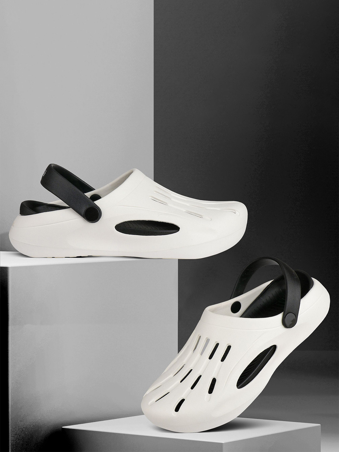 VOKLINE Men Self Design Clogs Sandals