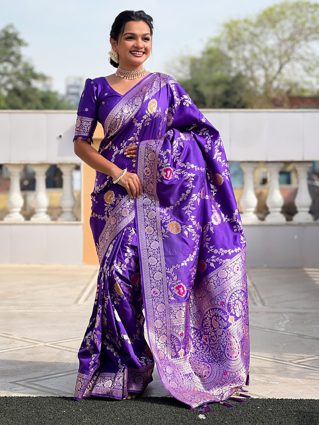 Kriyansh Ethnic Motifs Woven Design Zari Soft Banarasi silk  design saree