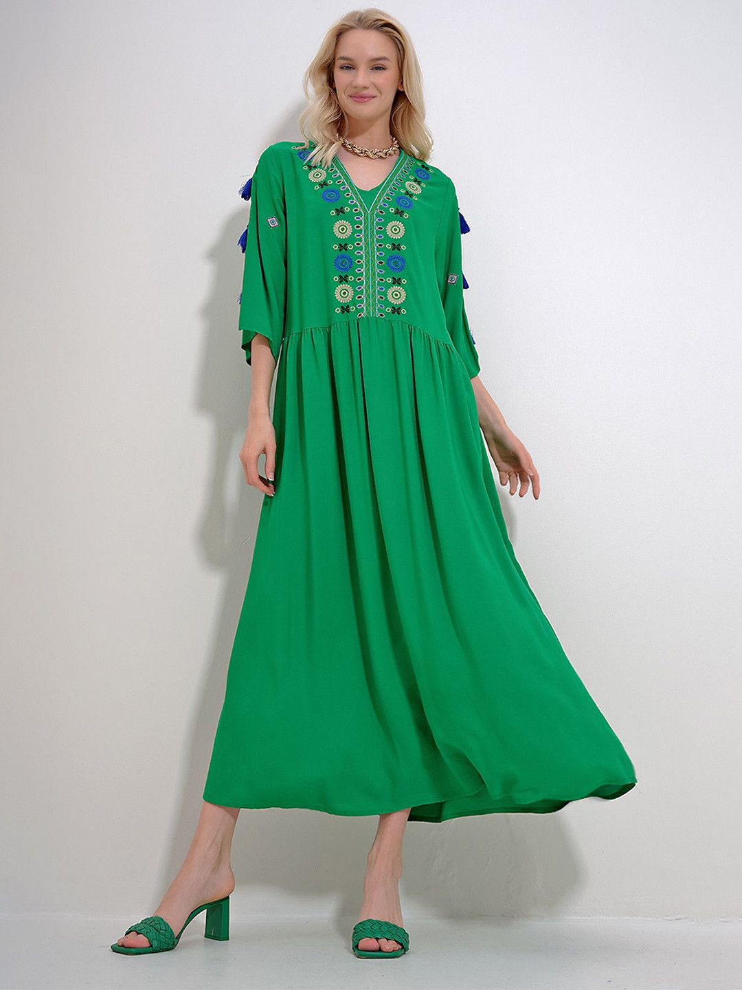 Trend Alacati stili Ethnic Motifs Emboriderd  A-Line Midi Dress