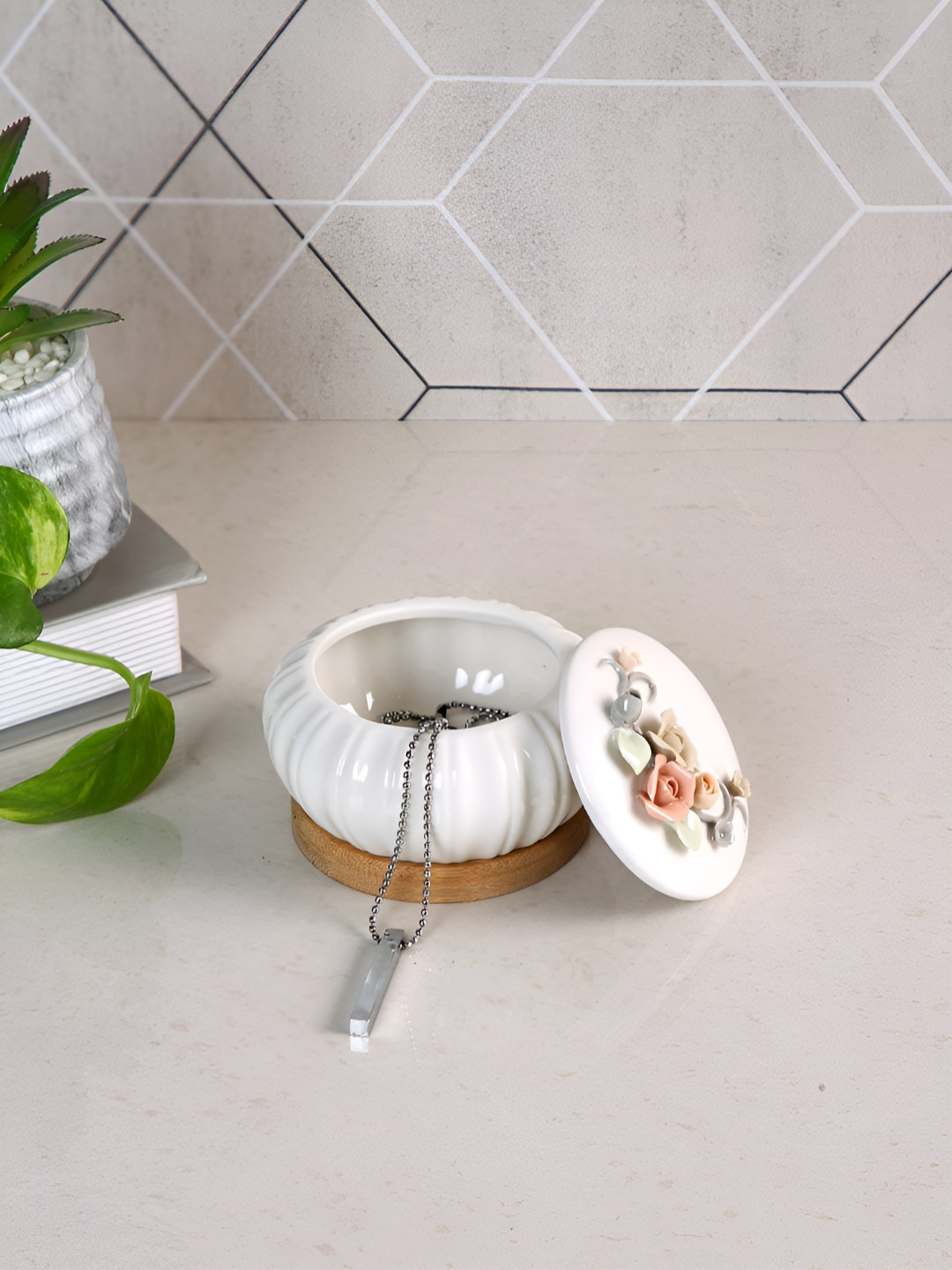 Myntra Elegant Homes White Set of 1 Regular Jewellery Organiser Organisers