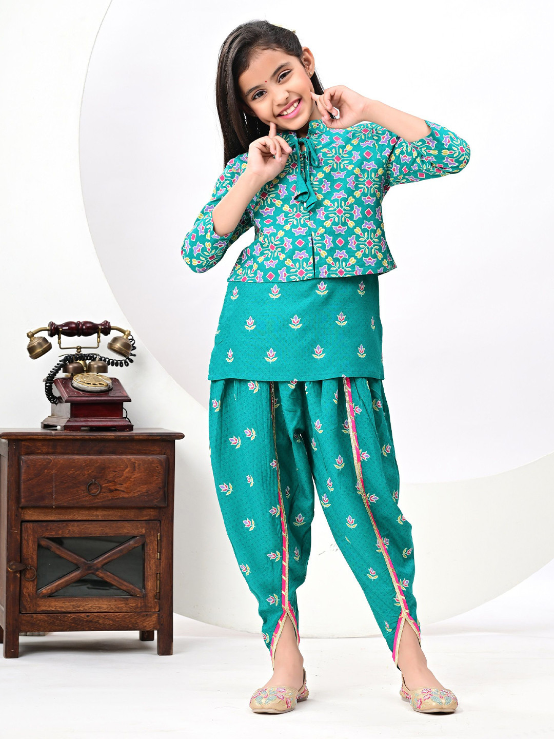JAANYA Girls Geometric Printed Notch Neck Cotton Tunic & Dhoti Pants