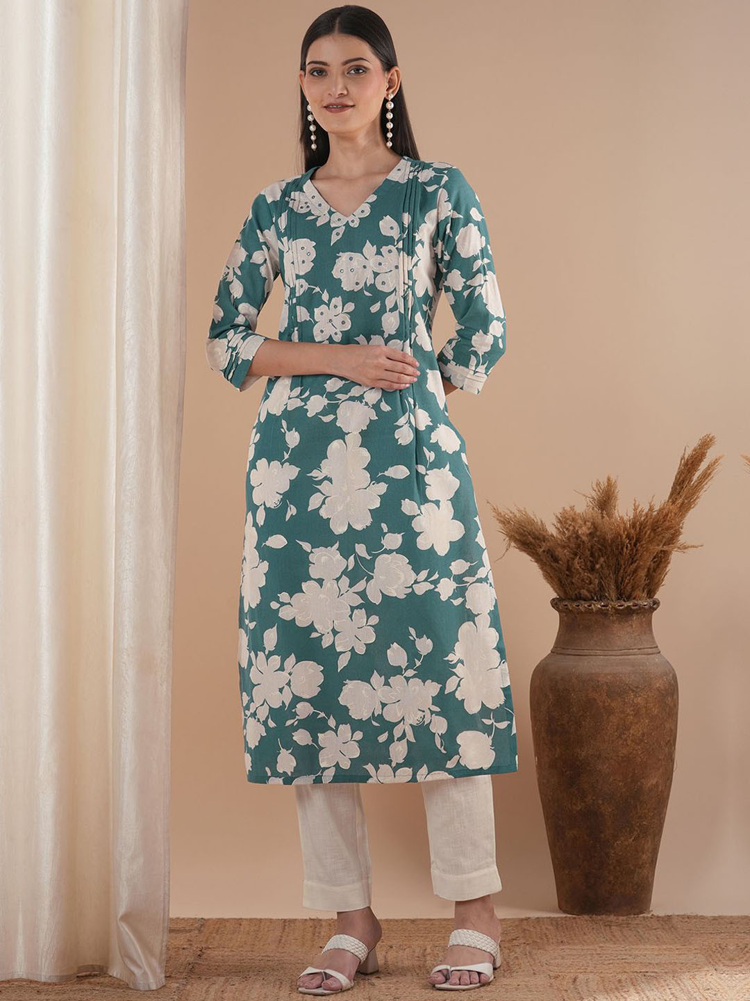 KAMI KUBI Floral Printed Panelled V-Neck Pure Cotton Straight Kurta