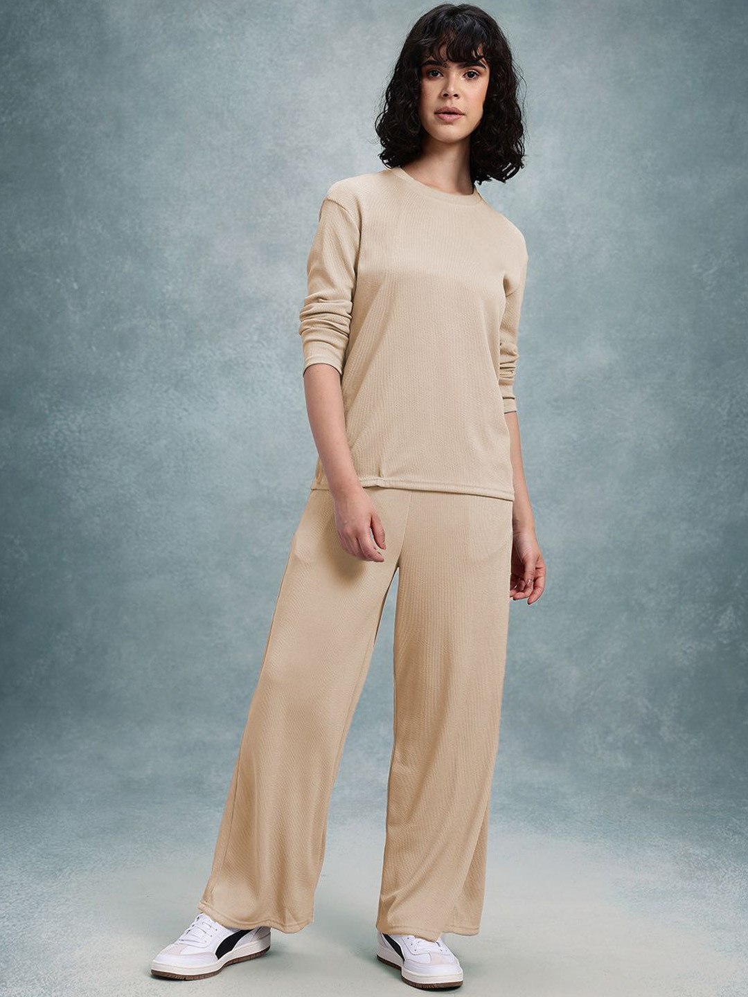 The Roadster Lifestyle Co Solid Round Neck T-Shirt & Trouser