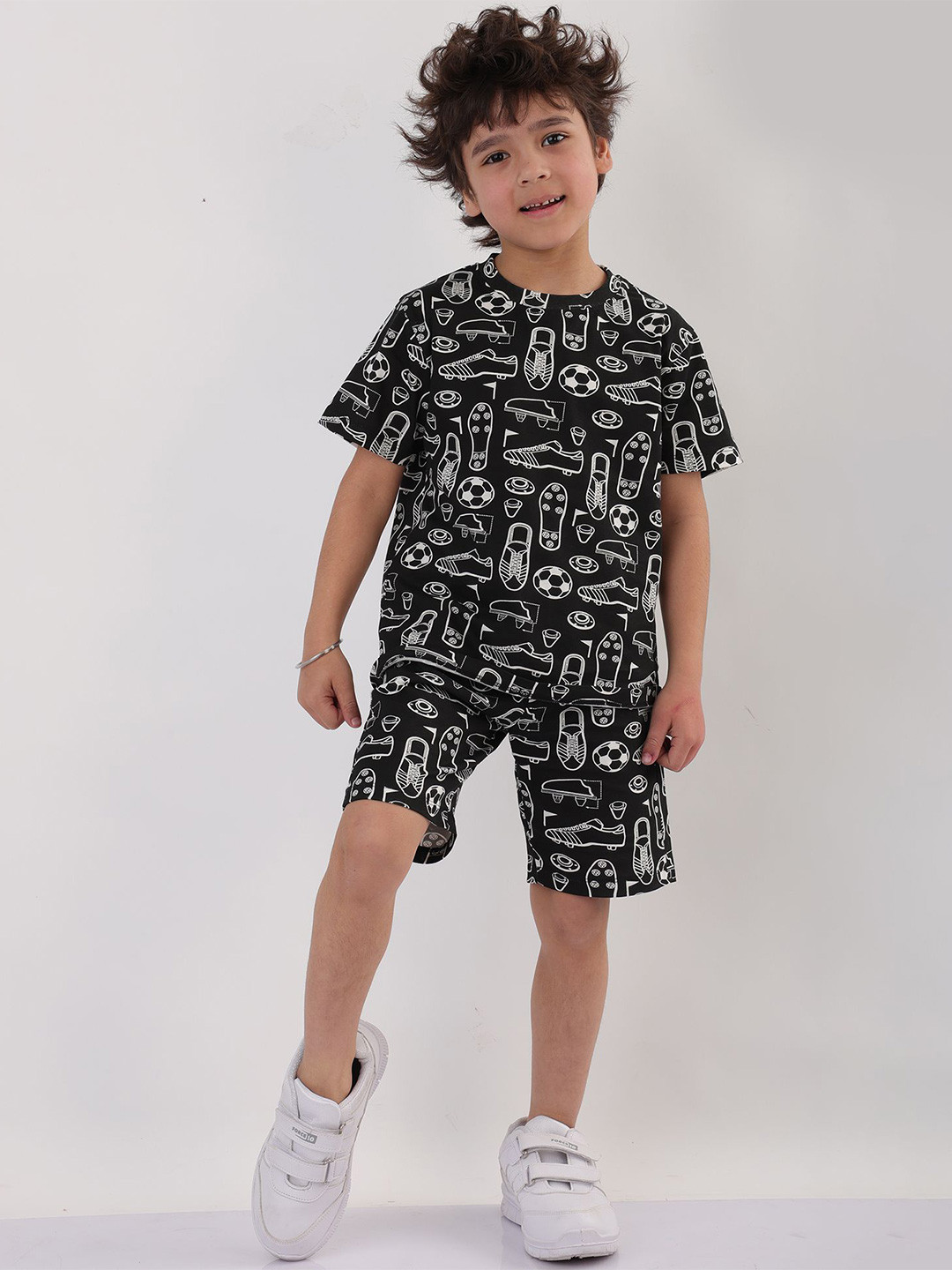 Anthrilo kids Boys Black Football Shoes Printed T-Shirt & Shorts Set