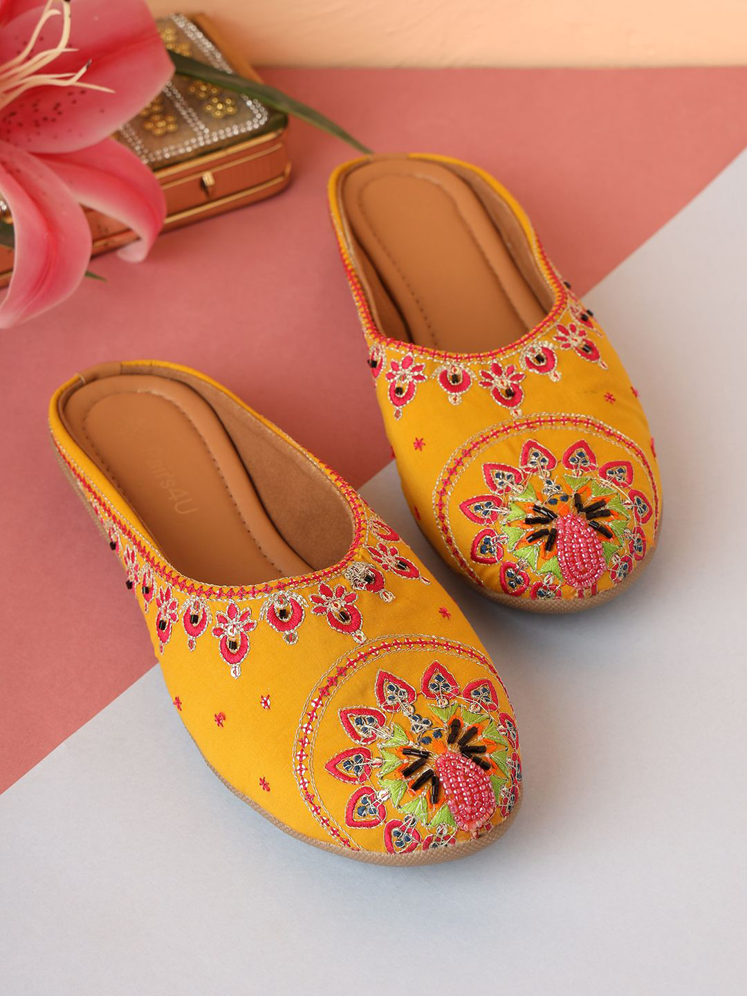 Pairs4U Women Embellished Embroidered Round Toe Ethnic Mojaris Flats