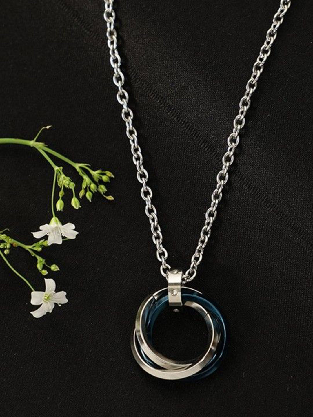 PASU FASHION Silver-Plated Pendants with Chains