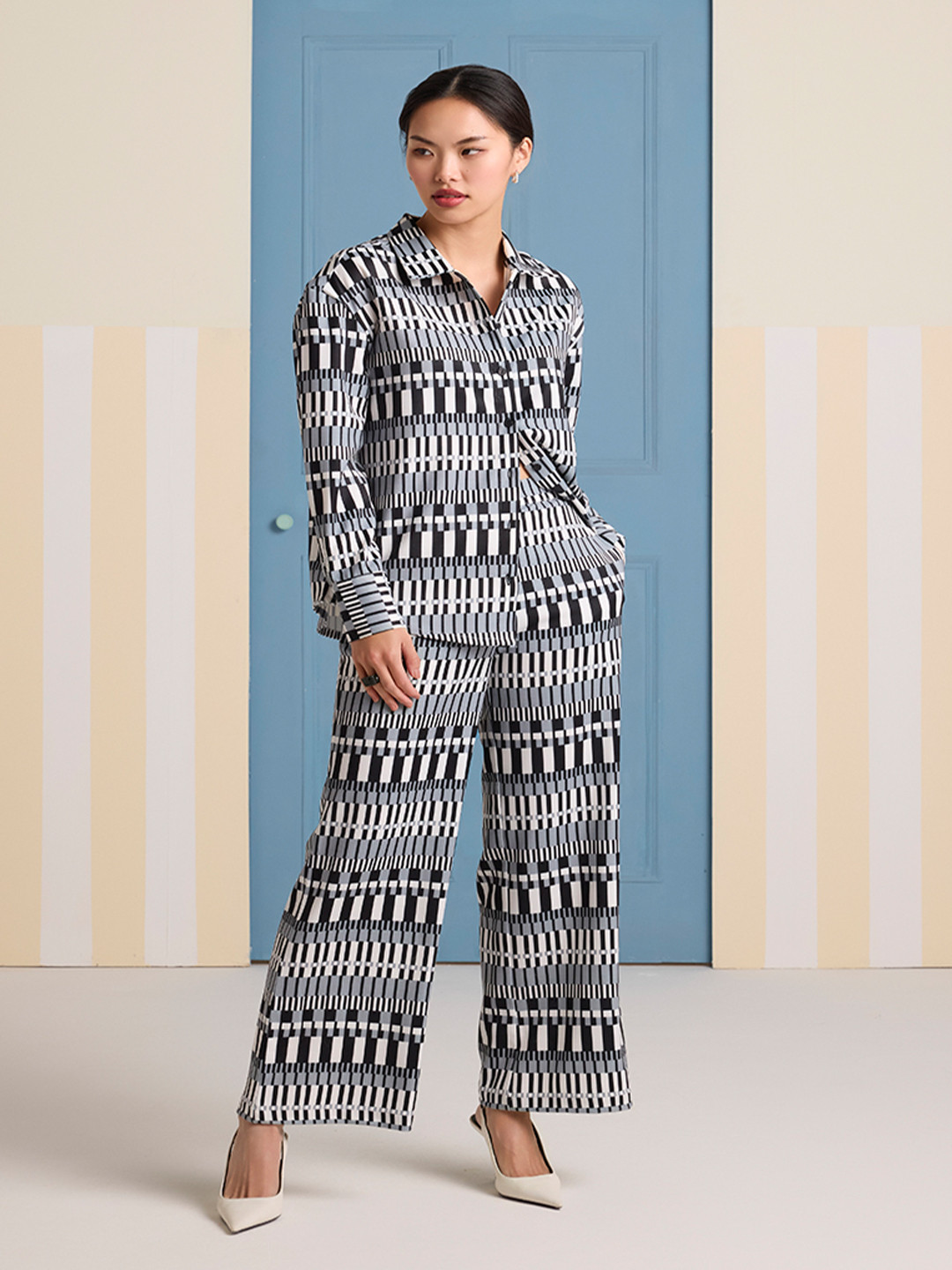 Muvazo Monotone Maze Printed Shirt Collar Neck Shirt With Trousers Co-Ords