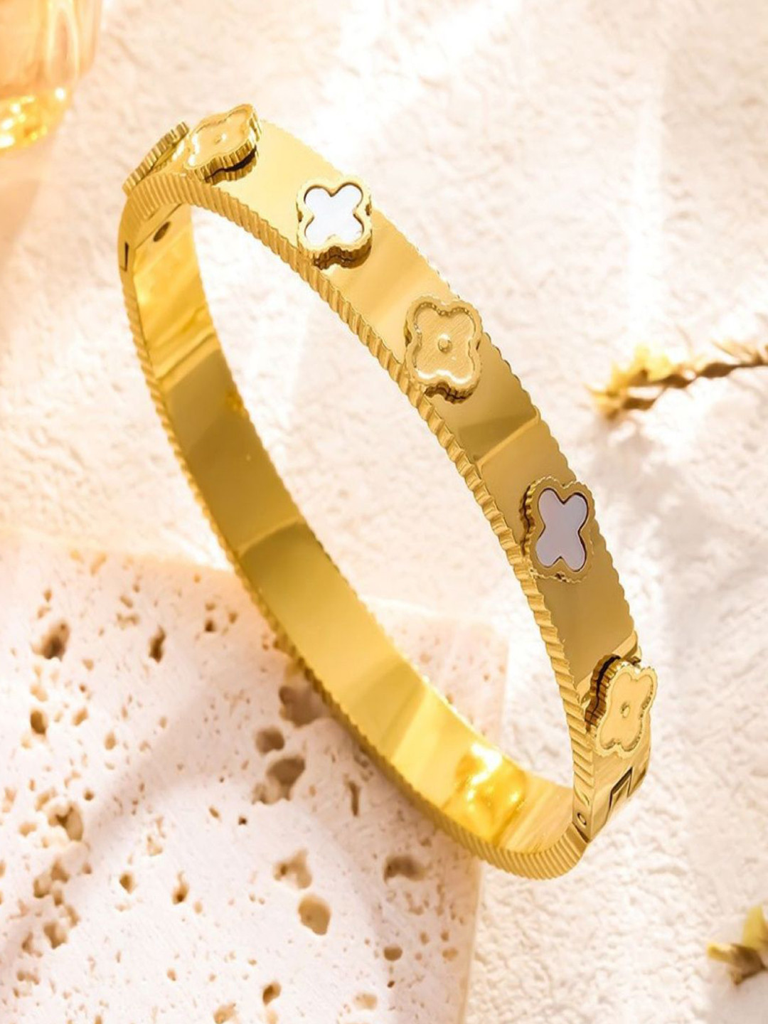 AQUASTREET 18K Gold Plated Waterproof Anti-Tarnish White & Gold Clover Bangle Bracelet