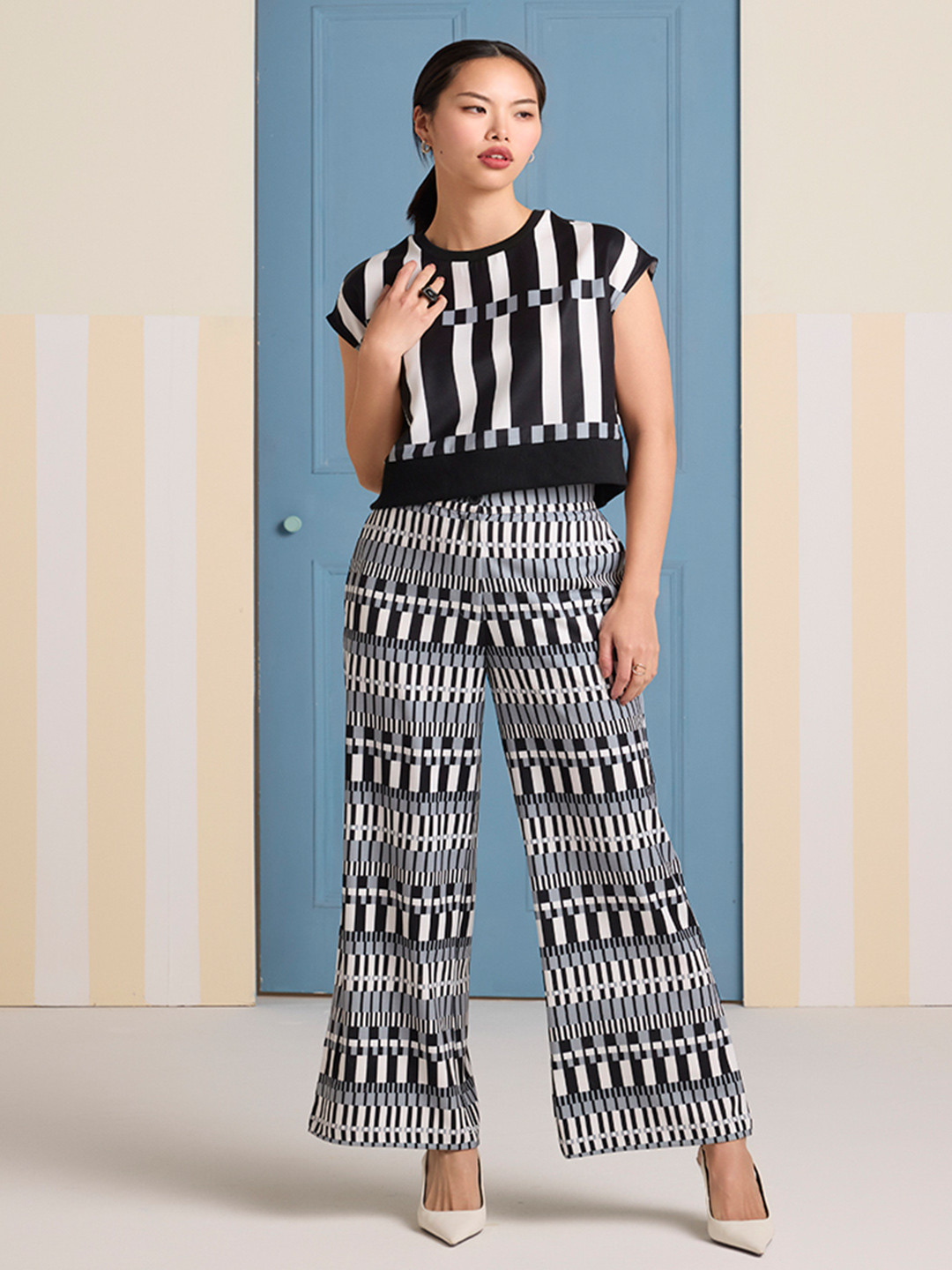 Muvazo Printed Round Neck Monotone Maze Top With Trousers Co-Ords