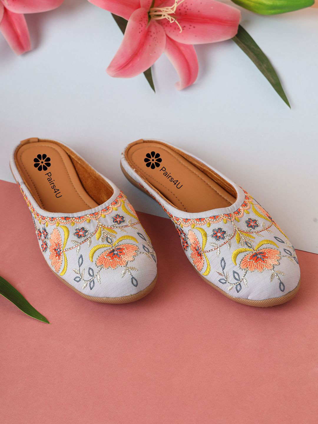 Pairs4U Women Embroidered Ethnic Mojaris