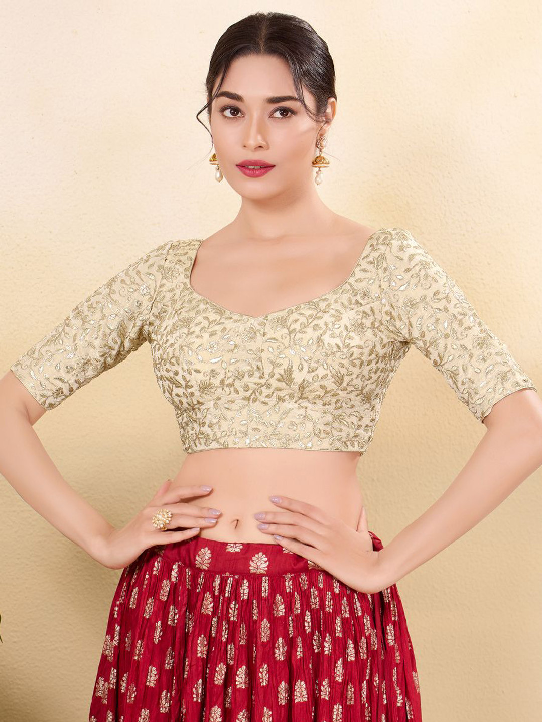 VAMAS - THE DESIGNER BLOUSES Embroidered Sweet Heart-Neck Padded Saree Blouse