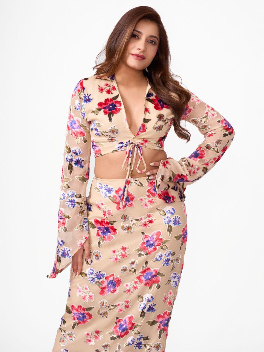 How When Wear Women  Floral Print V Neck Velvet Crop Top