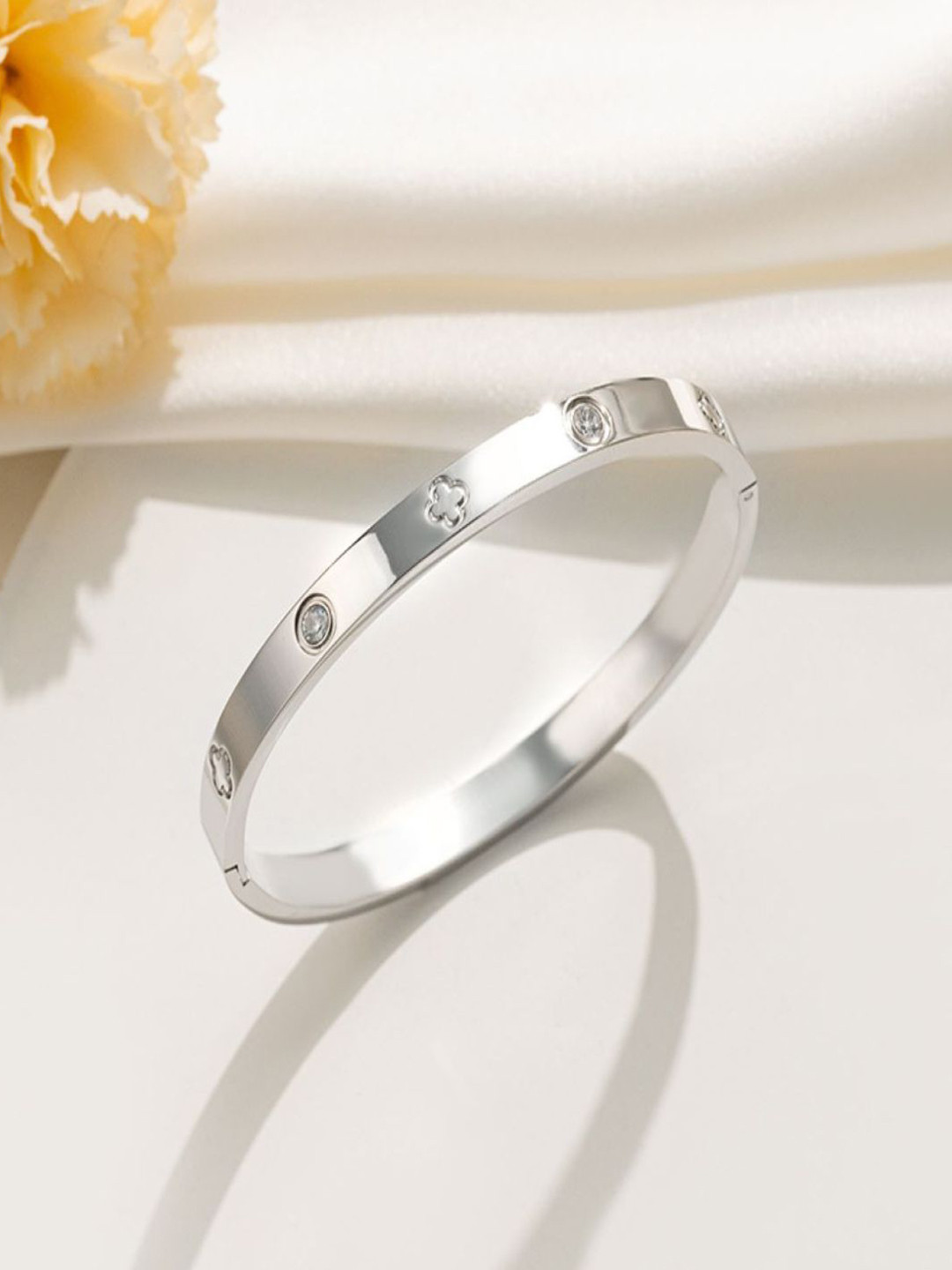 AQUASTREET 18K Silver Plated Waterproof Anti-Tarnish Clover and Zircon Bangle Bracelet