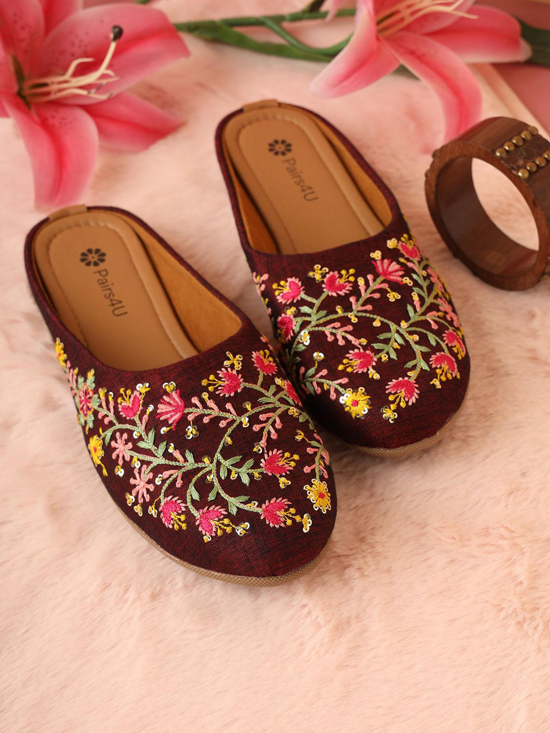 Pairs4U Women Embellished Ethnic Mojaris with Embroidered Flats