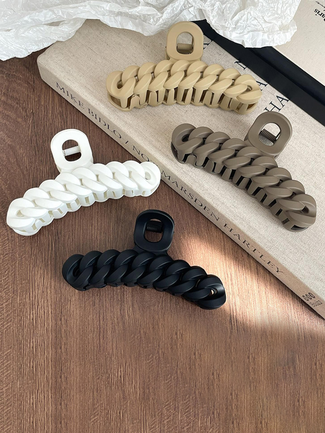 CHANDERKASH  Set Of 4 Matte Twisted Design Claw Clip
