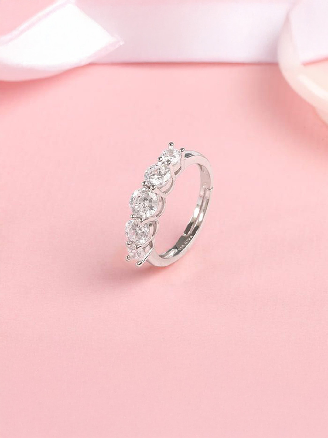 GIVA Silver Stunner Shine Ring