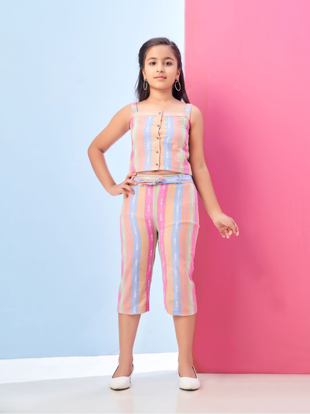 Sangria Girls Geometric Printed Shoulder Straps Pure Cotton Top With Capris & Belt