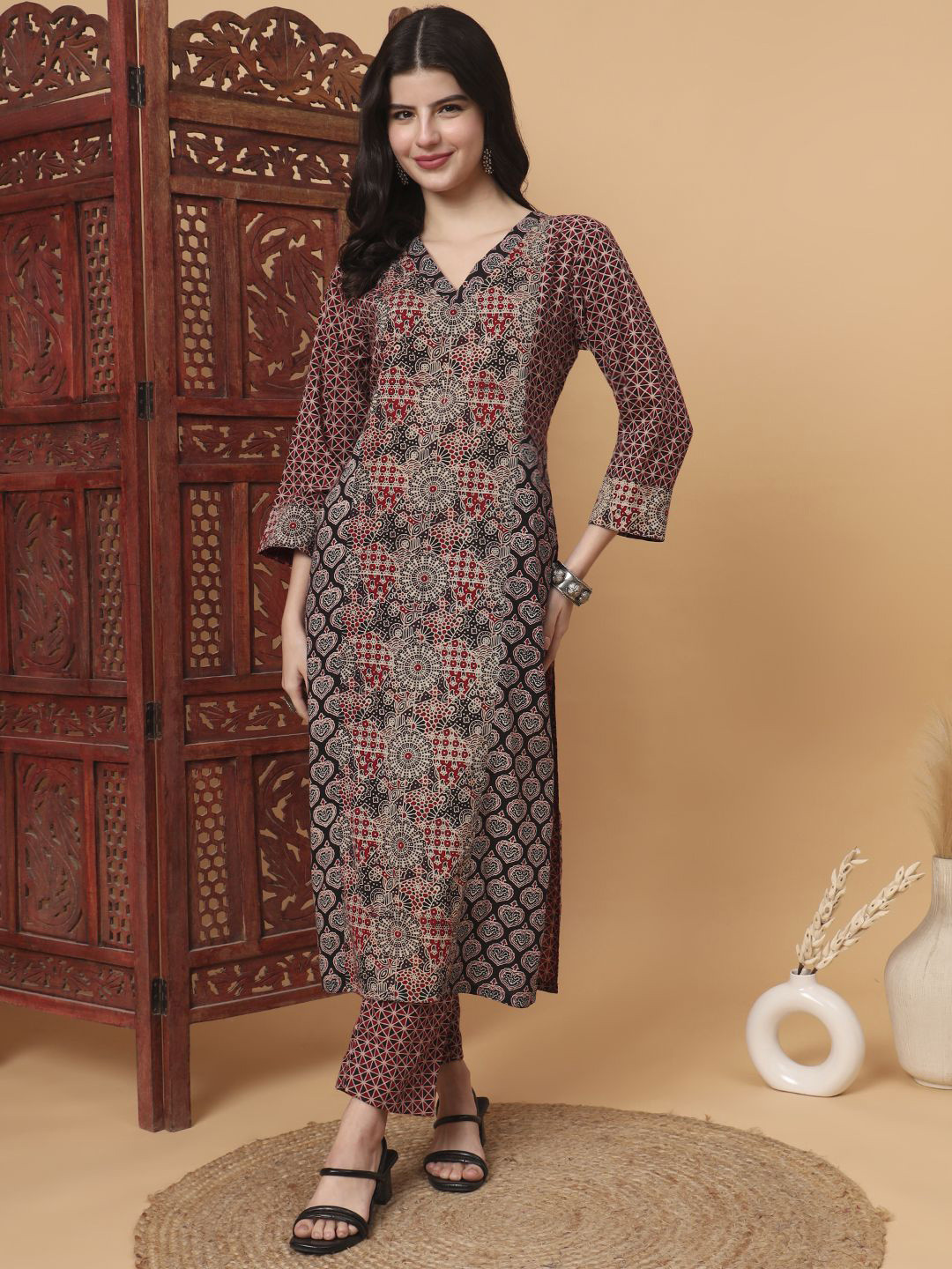 SUFIZA LIFESTYLE Block Ajrak Printed Pure Cotton Straight Kurta