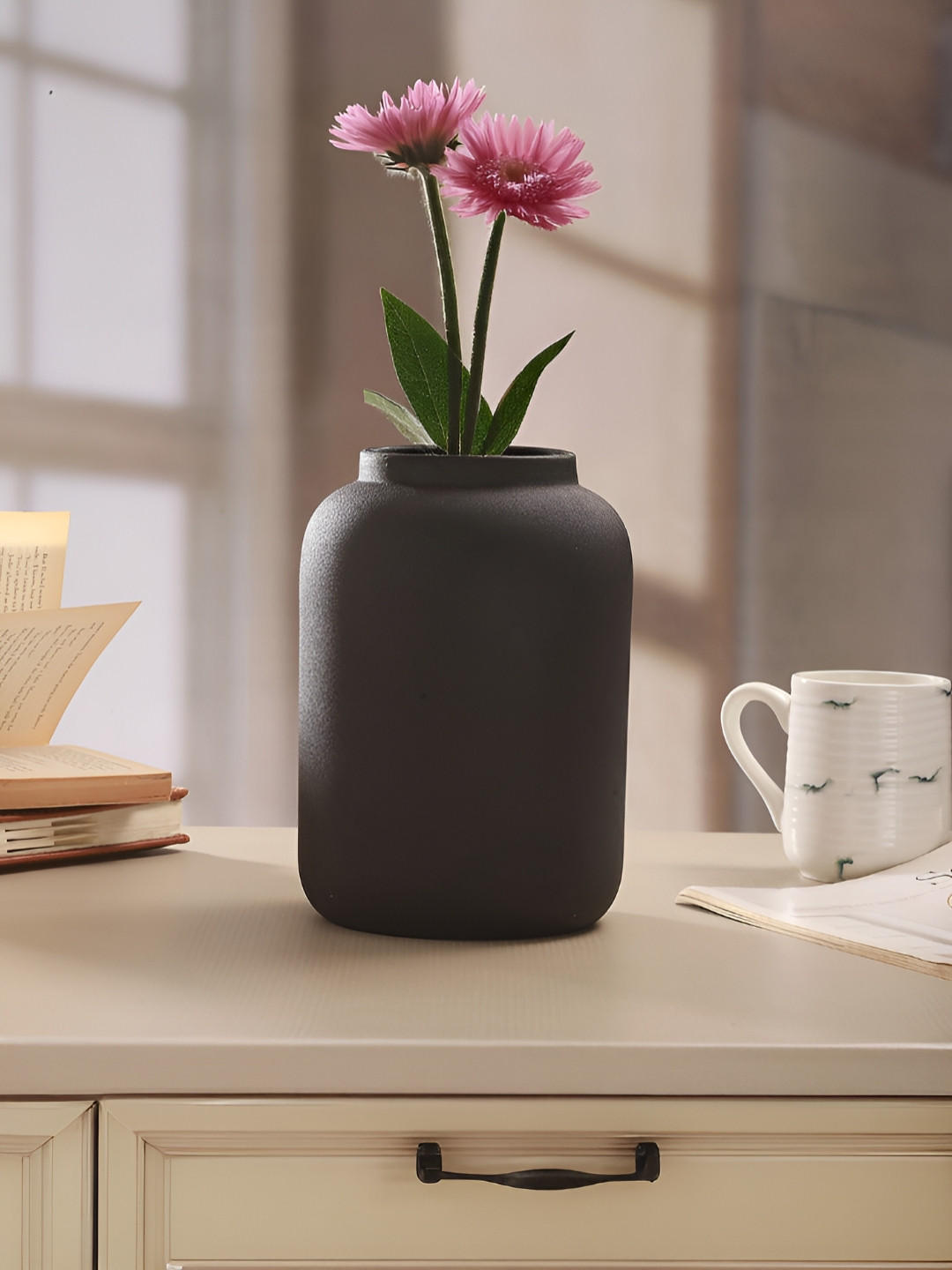Homspurts Lume Luxe Black Metal Flower Vase