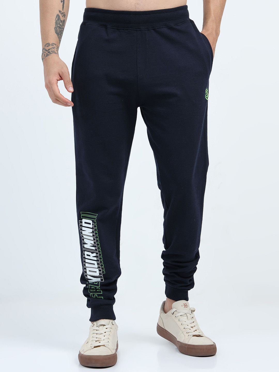 ESSPOIRE Men Printed Mid Rise Joggers