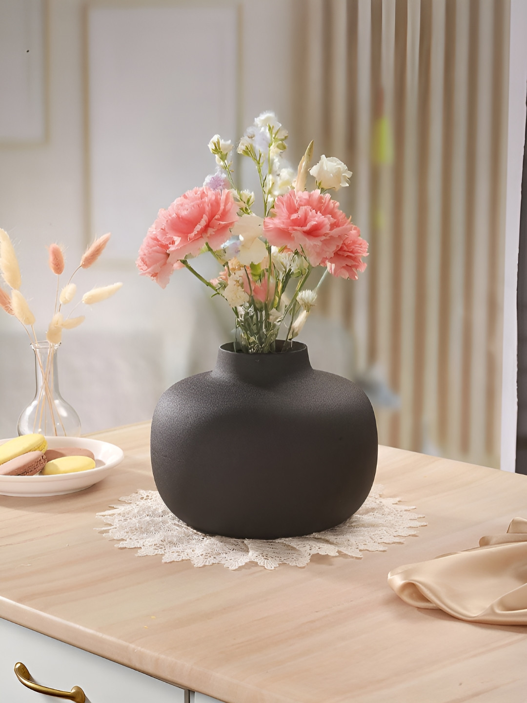 Homspurts Verda Black Metal Flower Vase