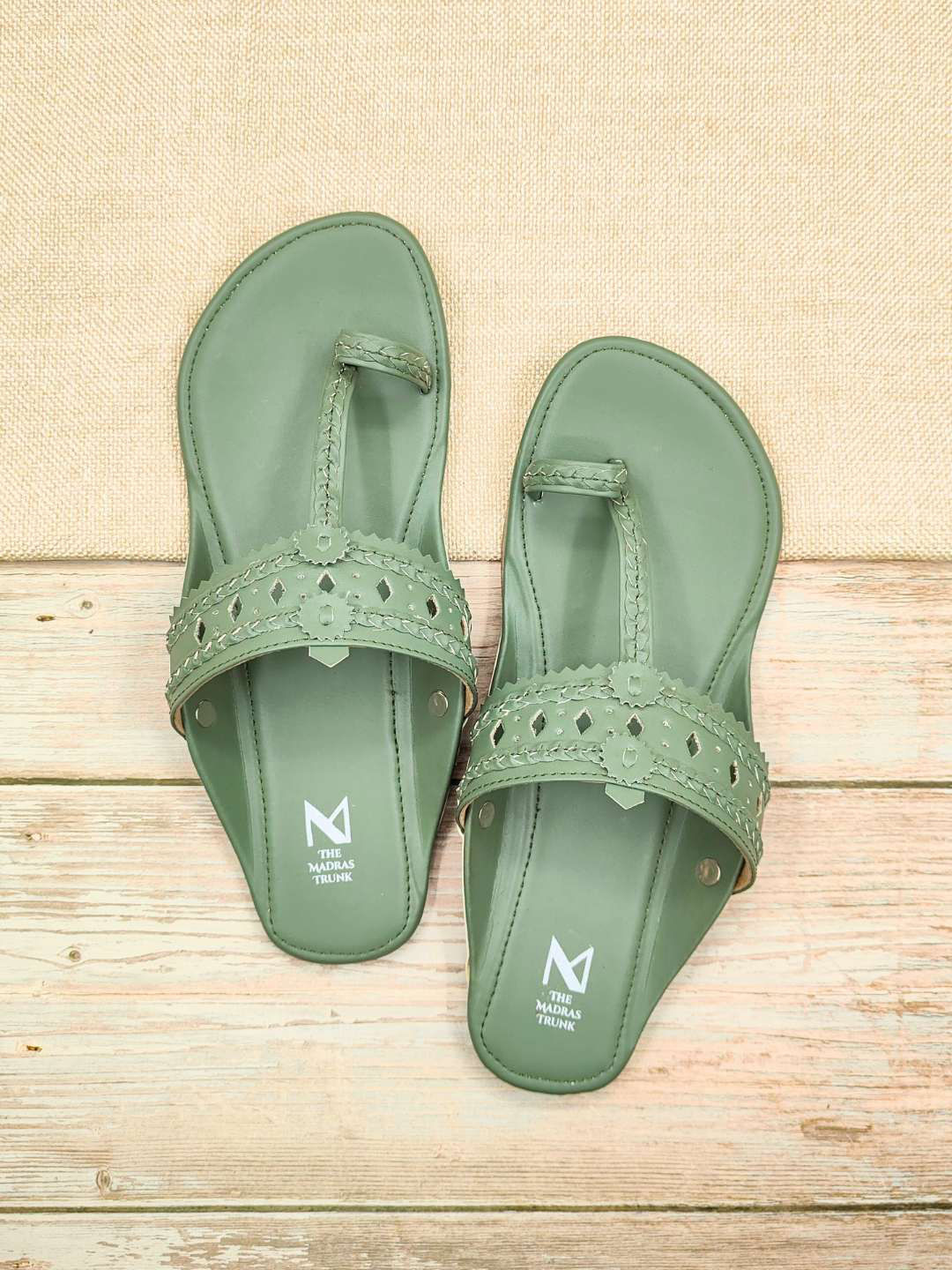 THE MADRAS TRUNK Women Core One Toe Flats