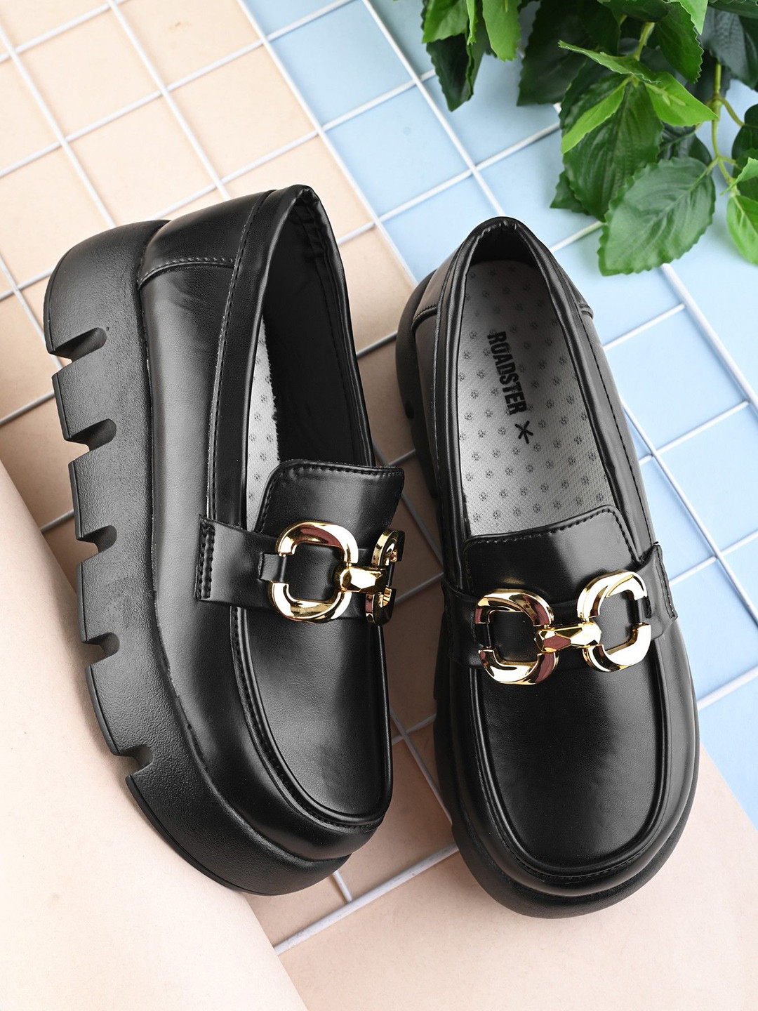 The Roadster Lifestyle Co Women Buckle Mocassin