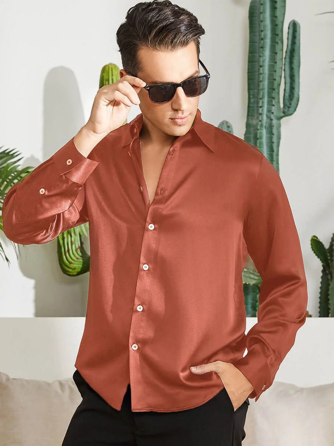 SOLSTICE Men Comfort Fit Spread Collar Solid Satin Casual Shirt