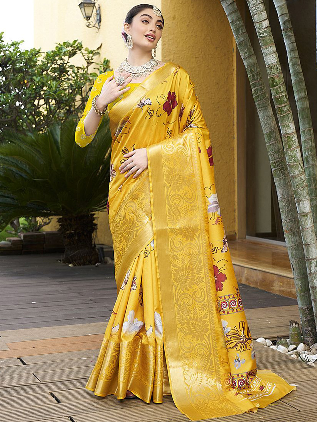 HERE&NOW Women's Floral Zari Pure Crepe Baluchari Saree