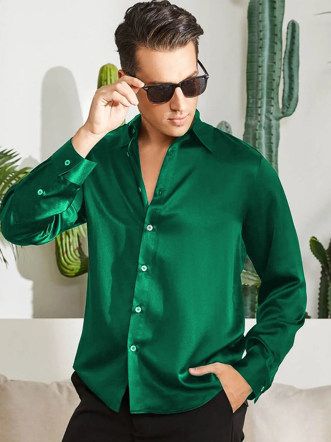 SOLSTICE Men Comfort Fit Spread Collar Solid Satin Casual Shirt