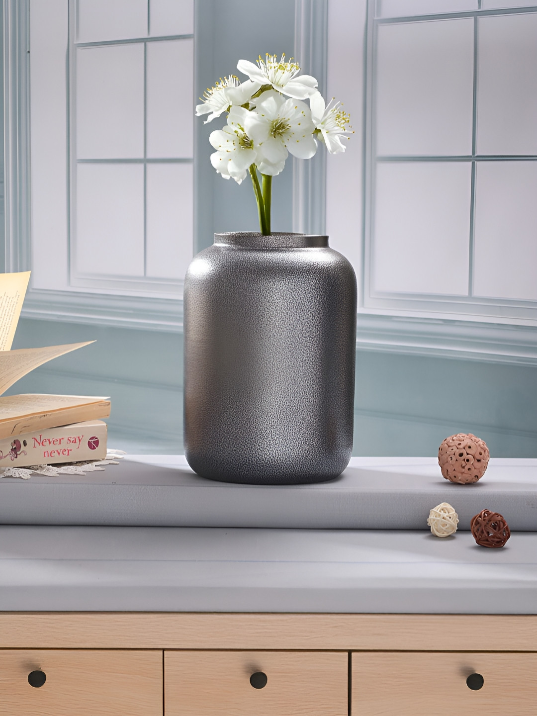 Homspurts Lume Luxe Grey Metal Flower Vase