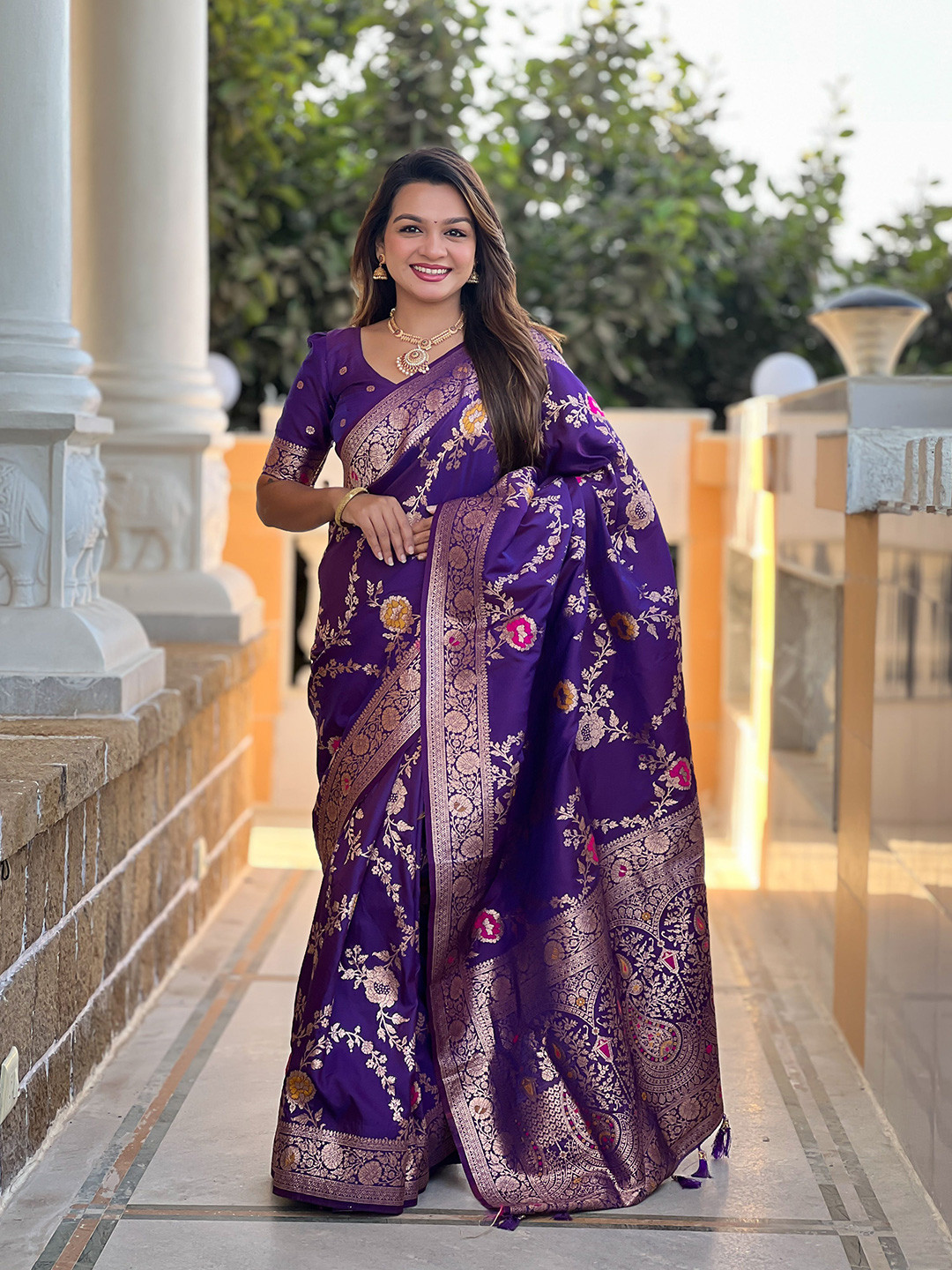 VARNI FABRICS Floral Zari Banarasi Saree  With Matching Blouse