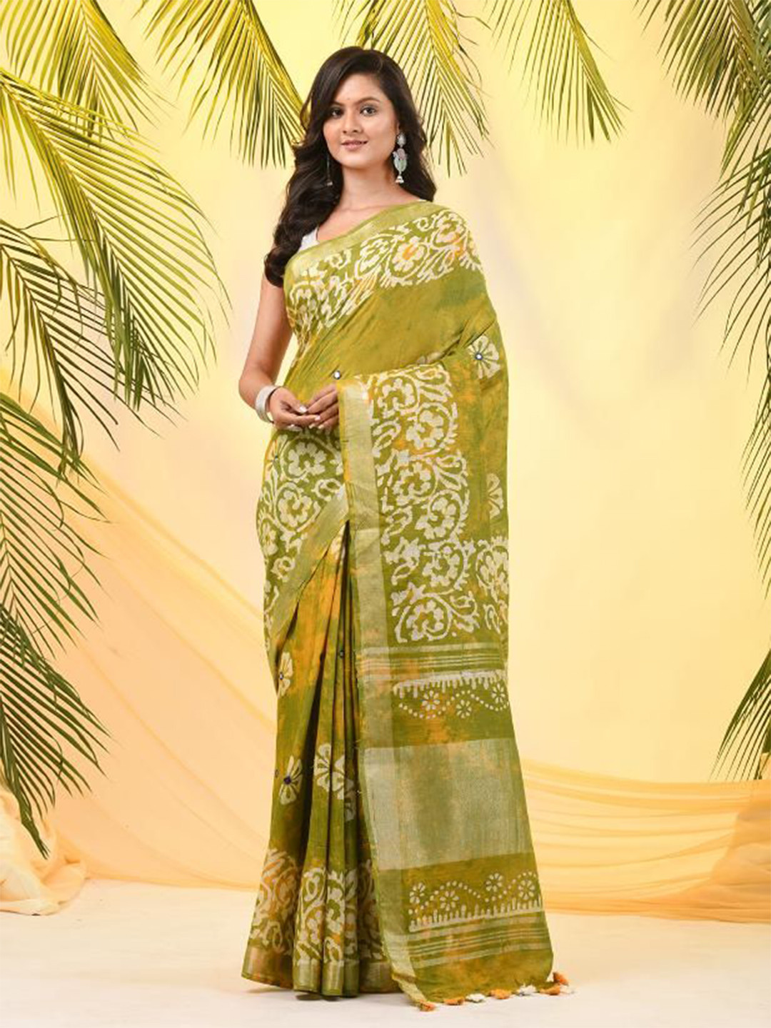 VIBHAVARI Women Linen Blend  Batik Print Saree