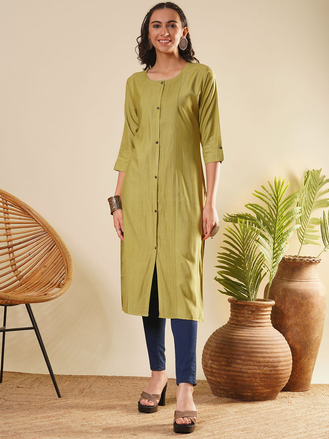 ZOLA Round Neck Pin Tucks Straight Kurta