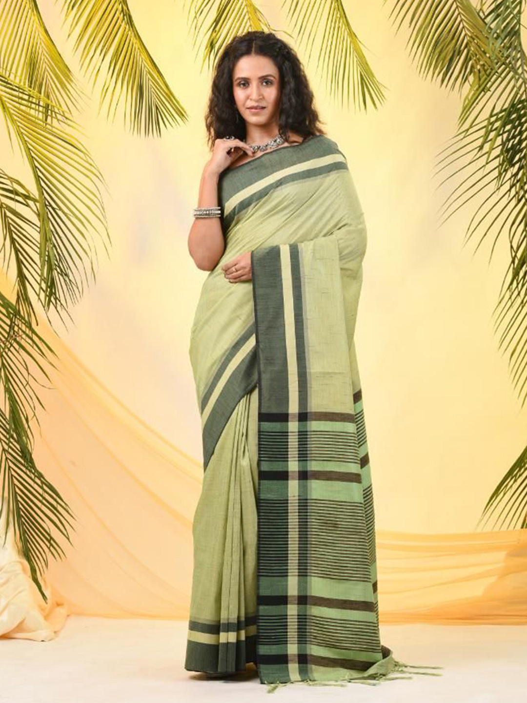 VIBHAVARI Striped Tassel Daily Saree With Unstitched Blouse Piece