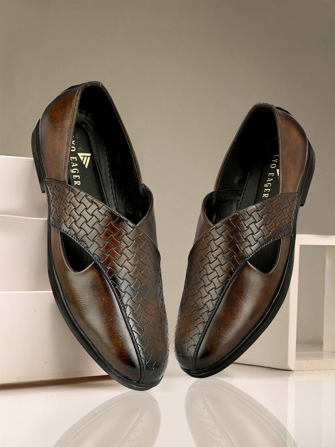Buxton Men Shoe-Style Slip-On Sandals