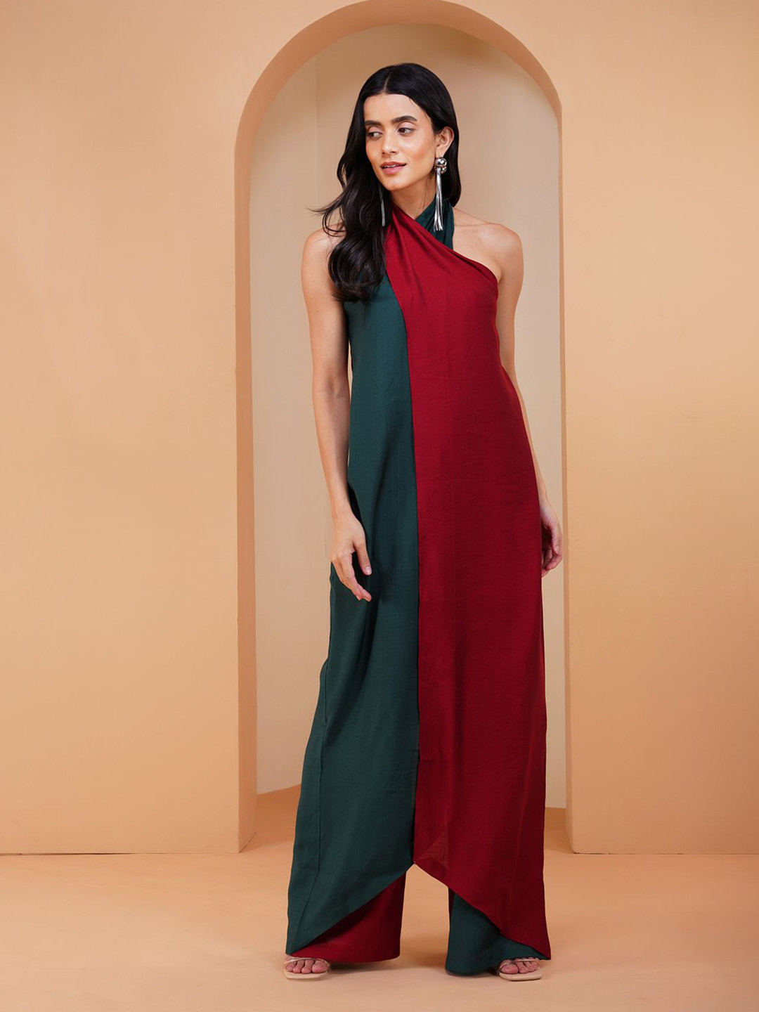 Stitchinc Cloak Halter Neck Colourblocked Basic Jumpsuit