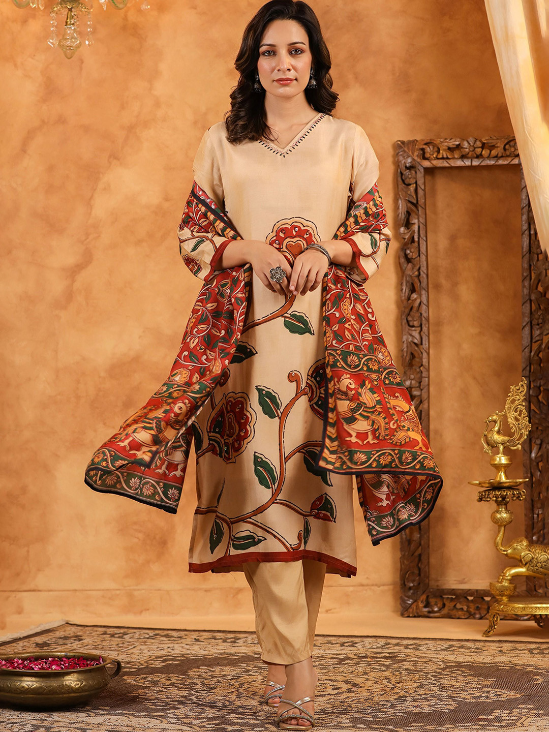 HOUSE OF MORA Floral Printed V-Neck Straight Kalamkari Kurta With Trousers & Dupatta
