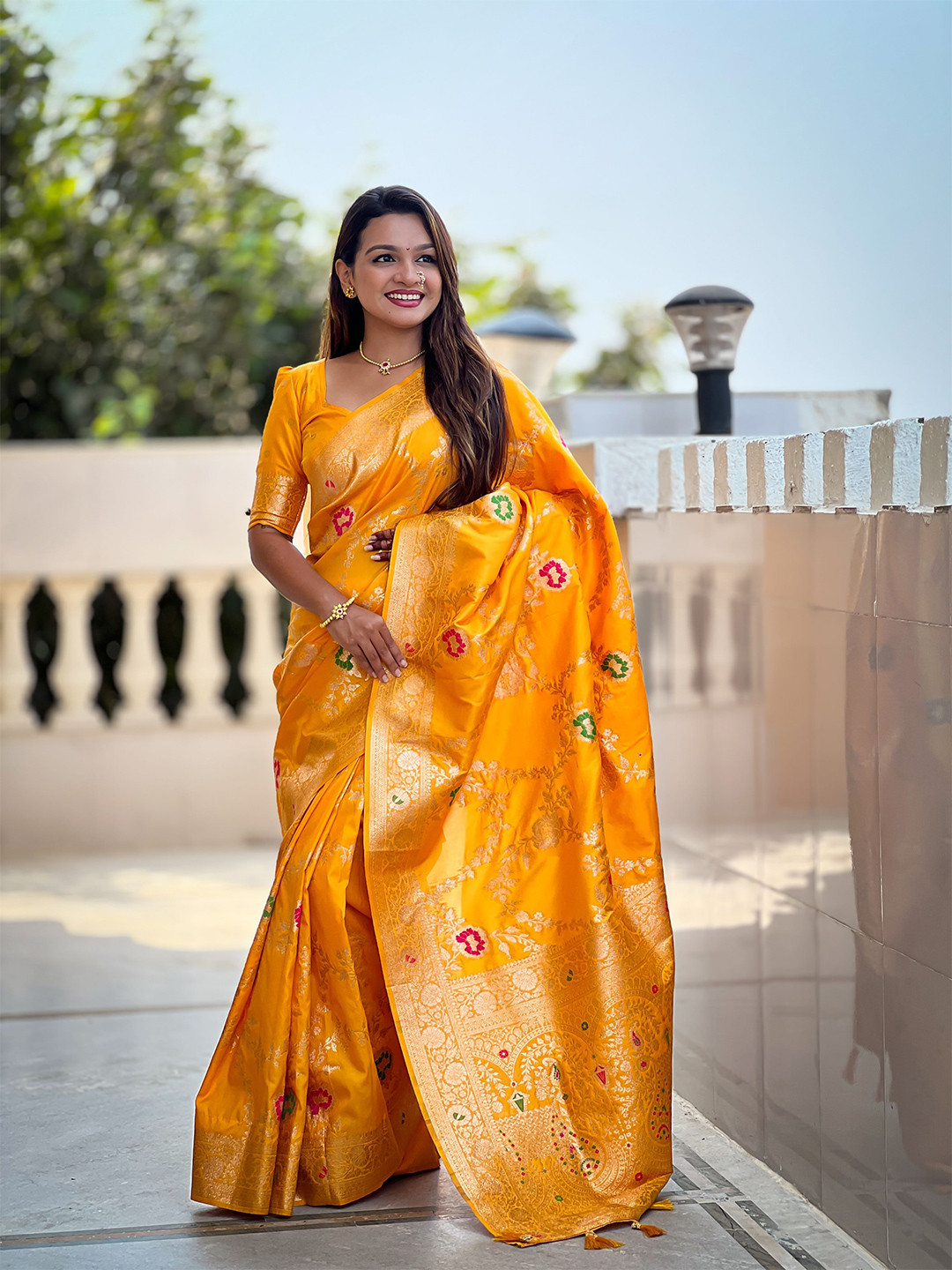 VARNI FABRICS Woven Design Zari Silk Banarasi Saree With Unstitched Blouse Piece