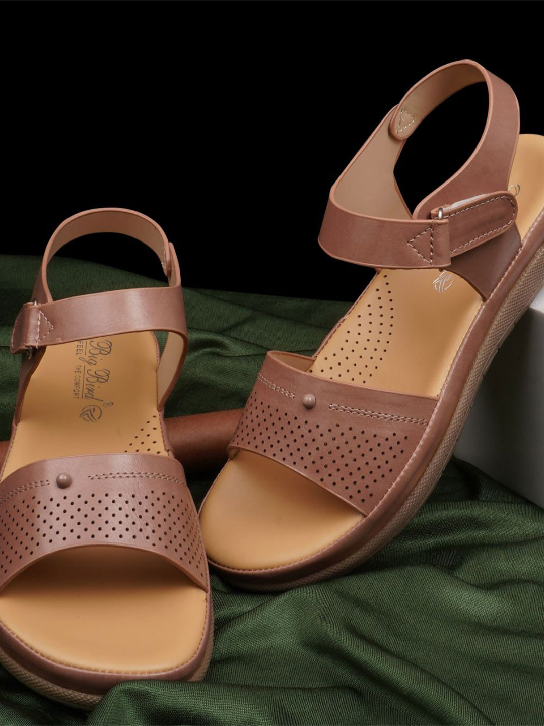 BIG BIRD FOOTWEAR Women Open Toe Flats