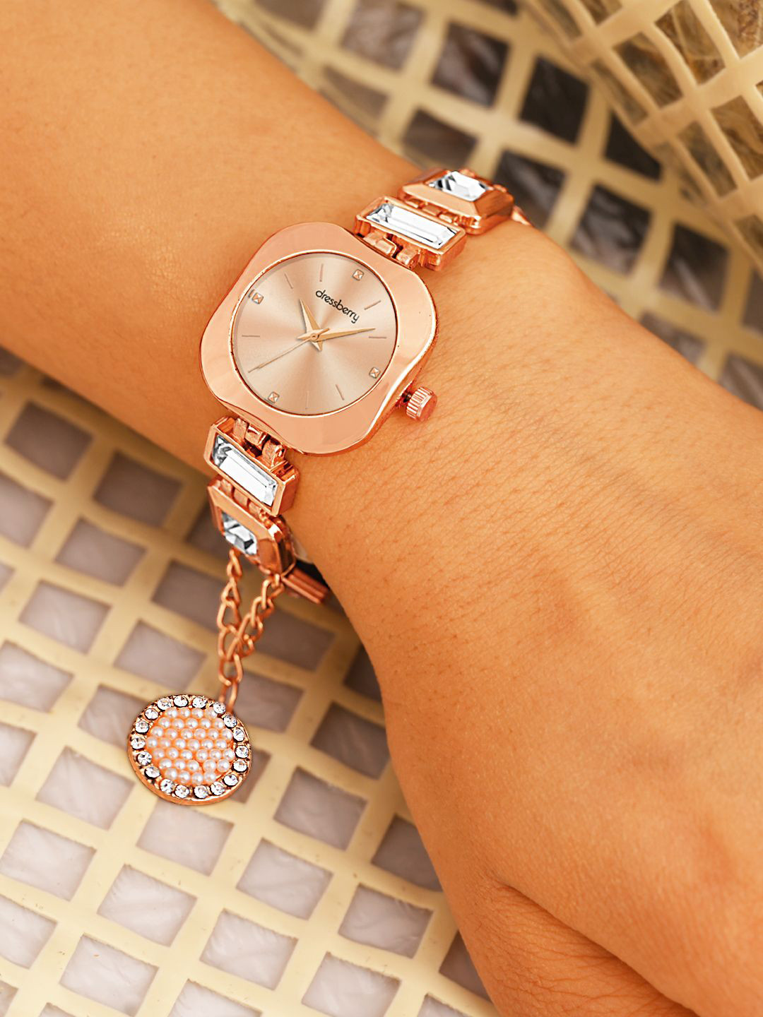 Dressberry Women Watches With Charm Gift Set DBSet25 Set Set-96